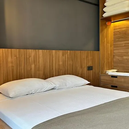 Drvillasuits Casa Riva וילה באלאק